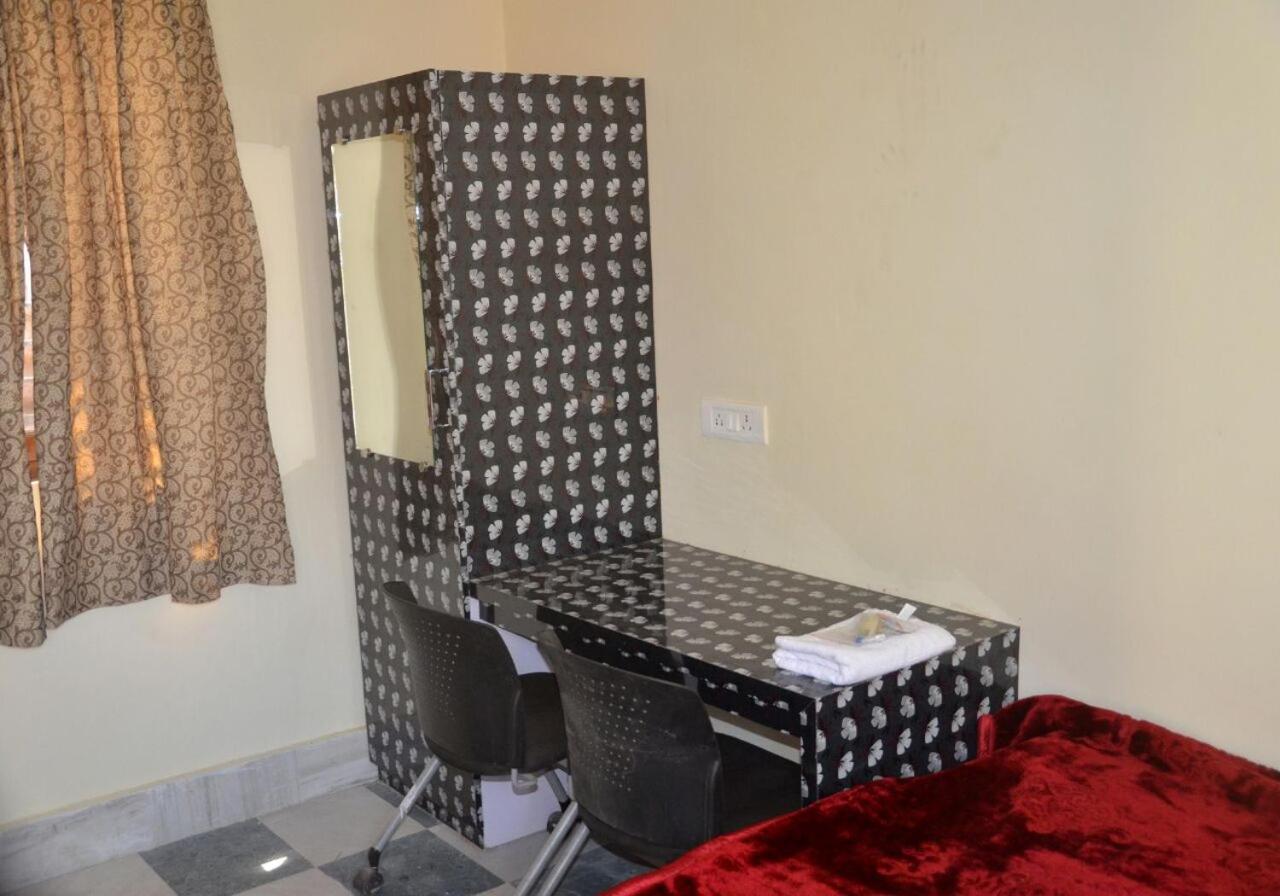 Hotel Vaibhav Raxaul Zimmer foto